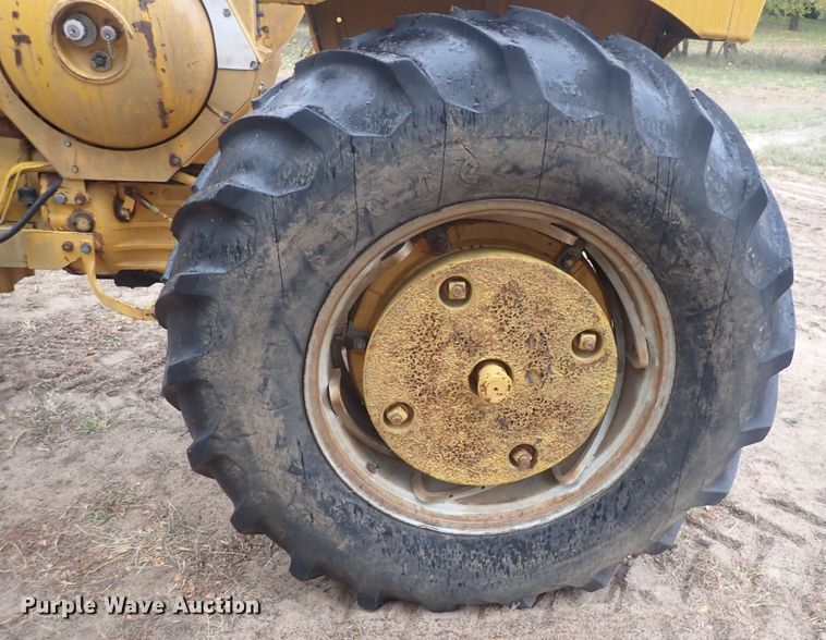 image for item DQ3101 Minneapolis Moline M670 Super  tractor