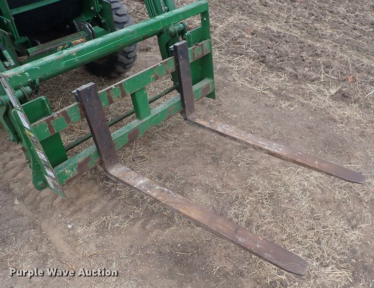 image for item DQ3116 2002 John Deere 4410  MFWD tractor