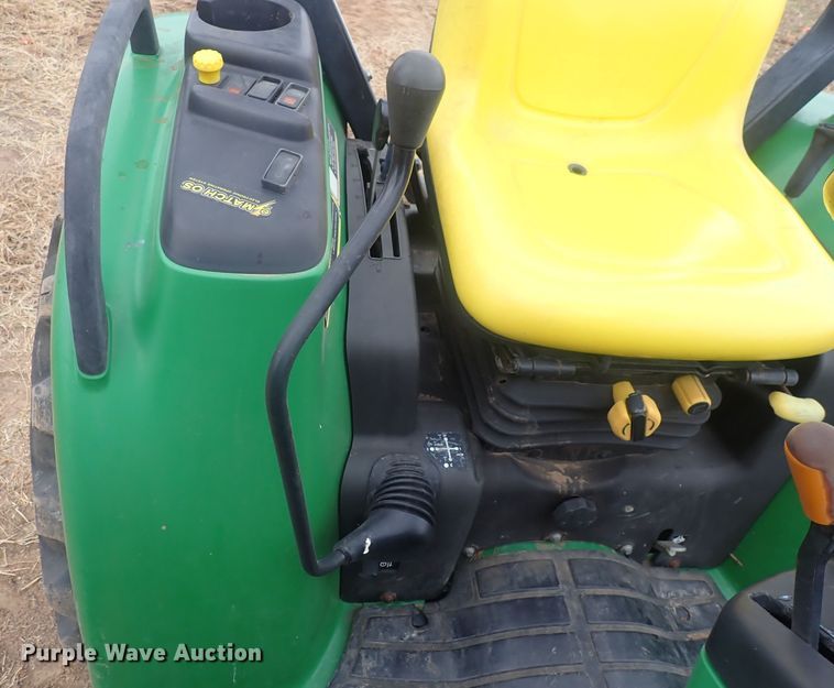 image for item DQ3116 2002 John Deere 4410  MFWD tractor