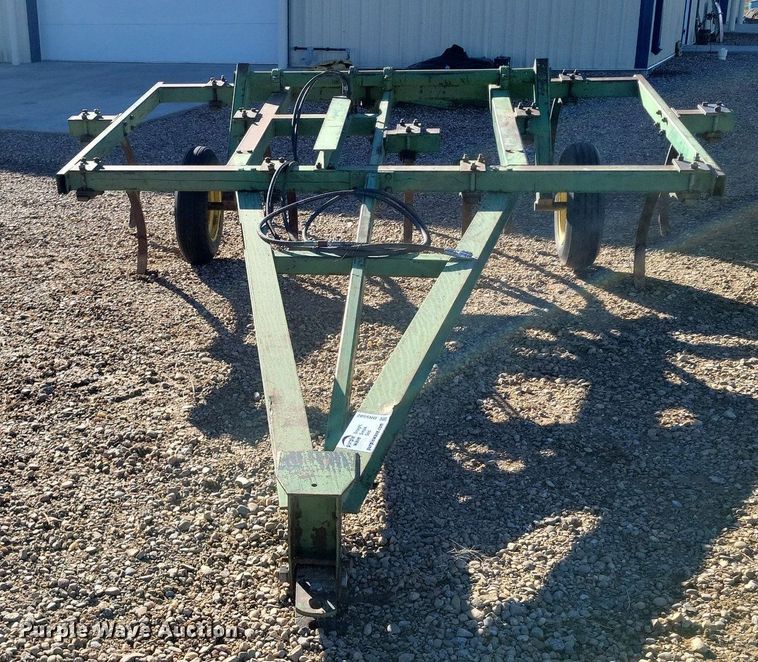 image for item DR5502 John Deere 1600  chisel