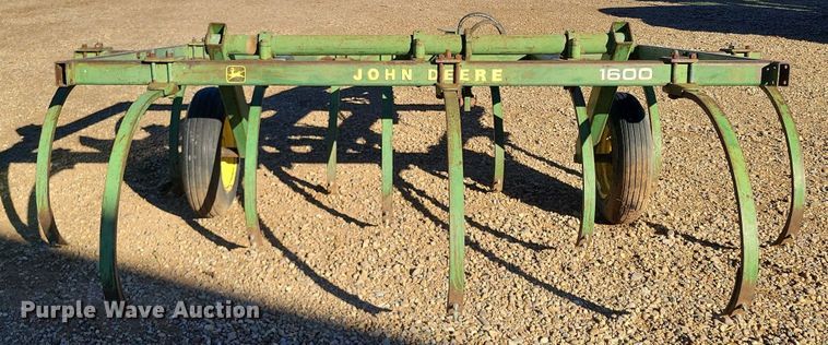 image for item DR5502 John Deere 1600  chisel