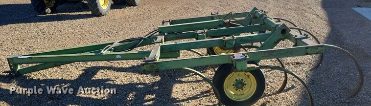 image for item DR5502 John Deere 1600  chisel