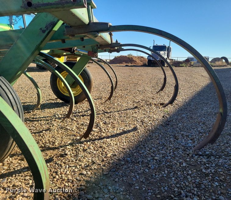 image for item DR5502 John Deere 1600  chisel