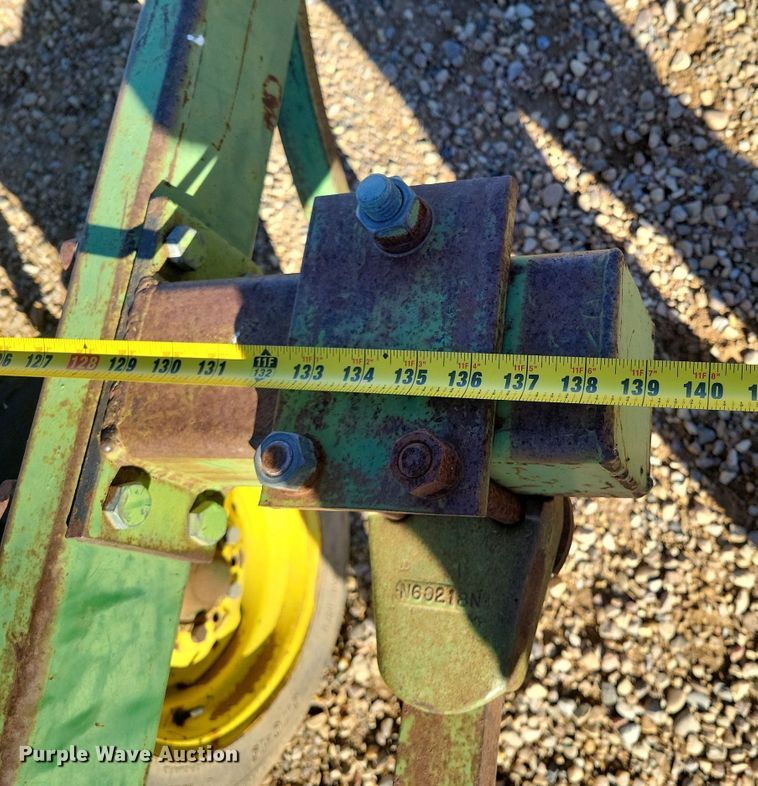 image for item DR5502 John Deere 1600  chisel