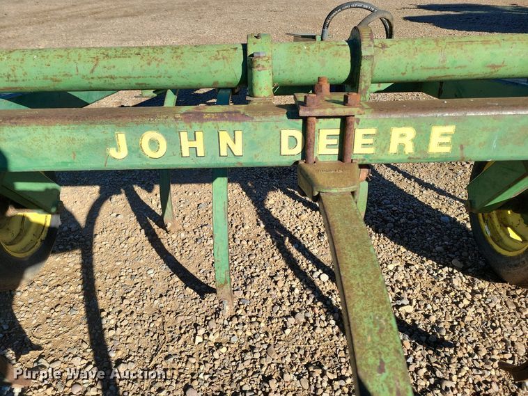 image for item DR5502 John Deere 1600  chisel