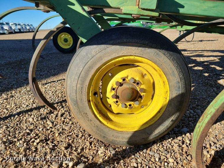 image for item DR5502 John Deere 1600  chisel