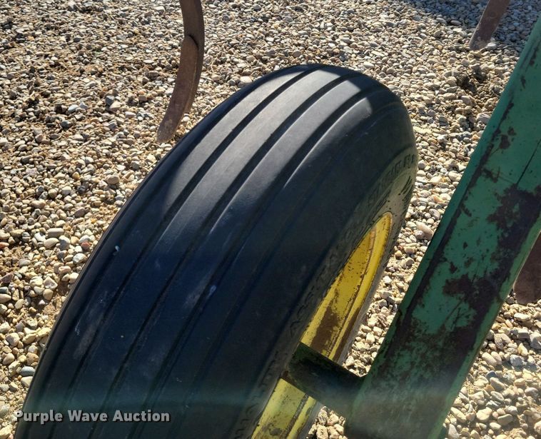 image for item DR5502 John Deere 1600  chisel