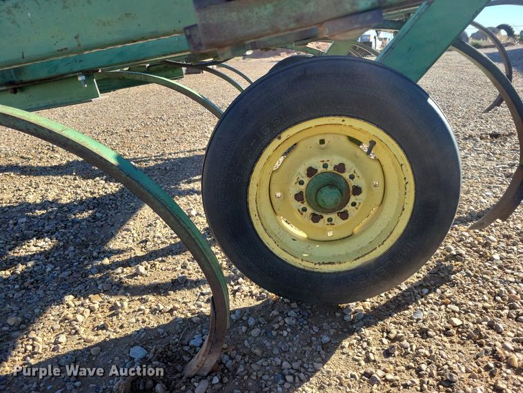 image for item DR5502 John Deere 1600  chisel