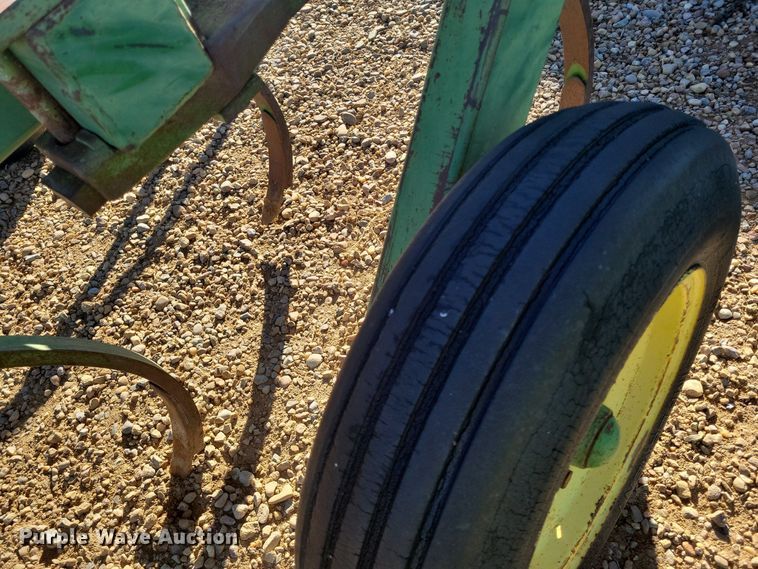 image for item DR5502 John Deere 1600  chisel