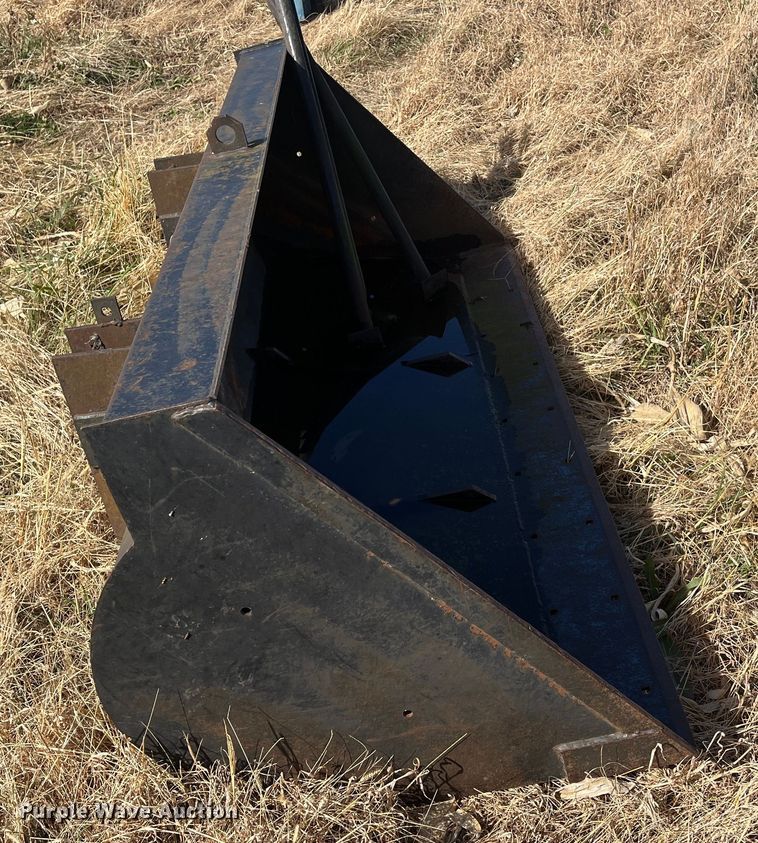 image for item DR7320 1975 Ford 9600  tractor