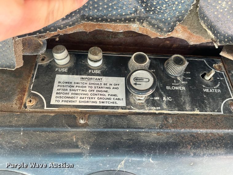 image for item DR7320 1975 Ford 9600  tractor