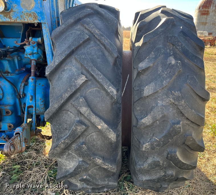 image for item DR7321 1980 Ford 7700  tractor