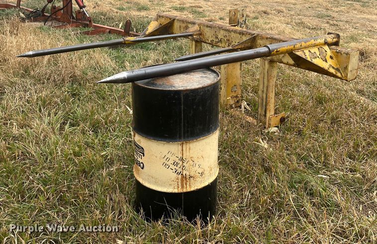 image for item DR7333 Vermeer  bale spear