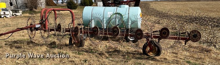 image for item DR7339 1992 Vicon H1050  hay rake