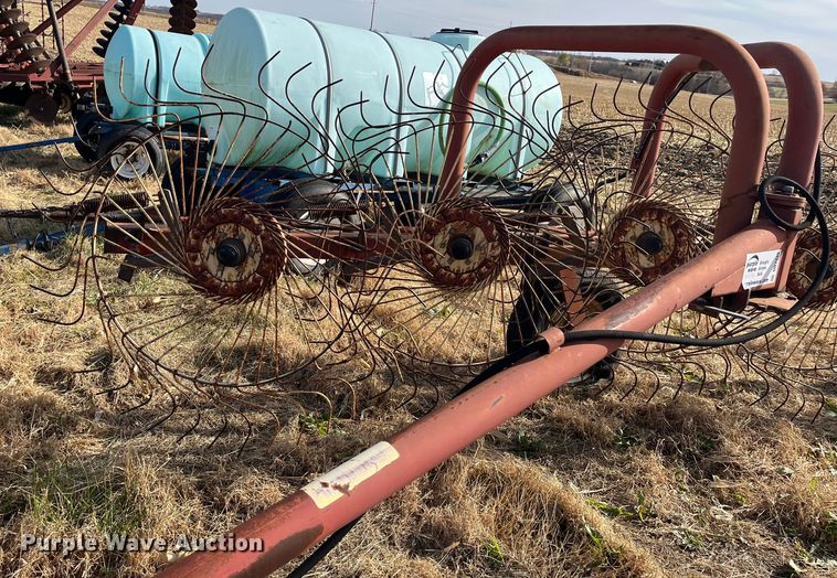 image for item DR7339 1992 Vicon H1050  hay rake