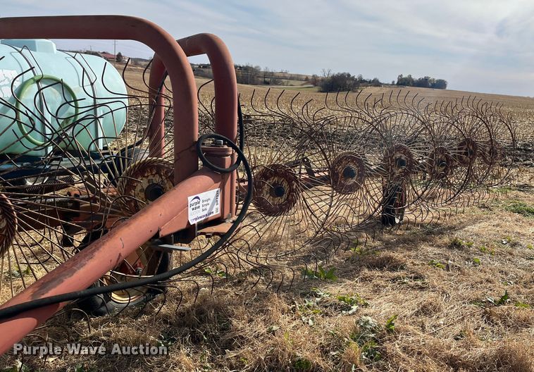 image for item DR7339 1992 Vicon H1050  hay rake