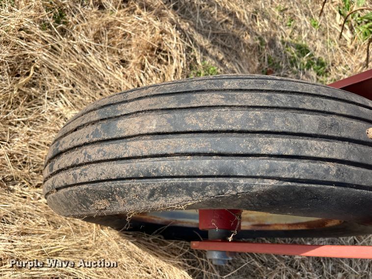 image for item DR7339 1992 Vicon H1050  hay rake