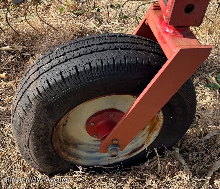 image for item DR7339 1992 Vicon H1050  hay rake