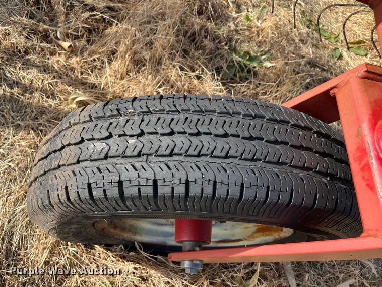 image for item DR7339 1992 Vicon H1050  hay rake