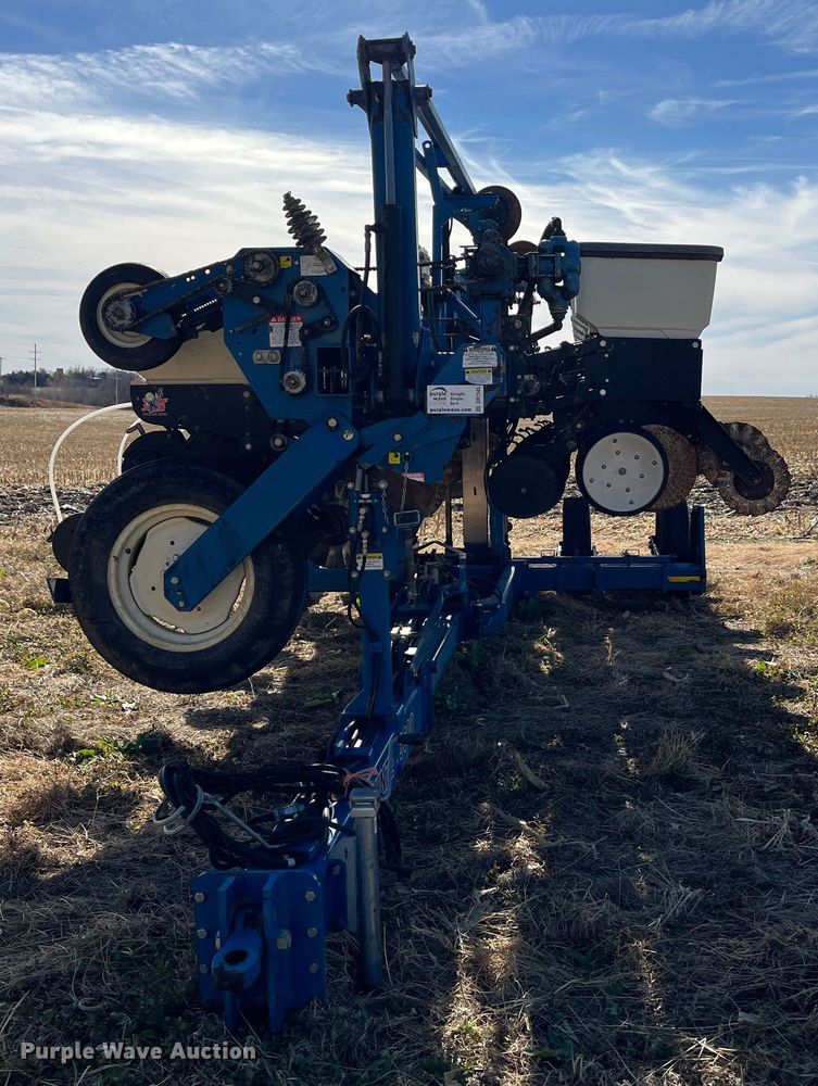 image for item DR7345 Kinze 3600  planter