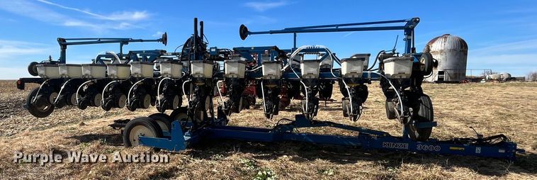 image for item DR7345 Kinze 3600  planter