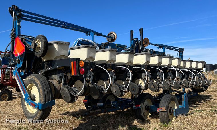 image for item DR7345 Kinze 3600  planter