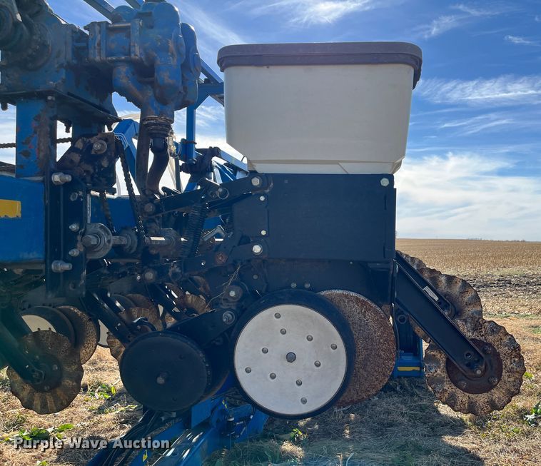 image for item DR7345 Kinze 3600  planter