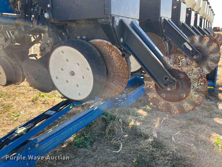 image for item DR7345 Kinze 3600  planter