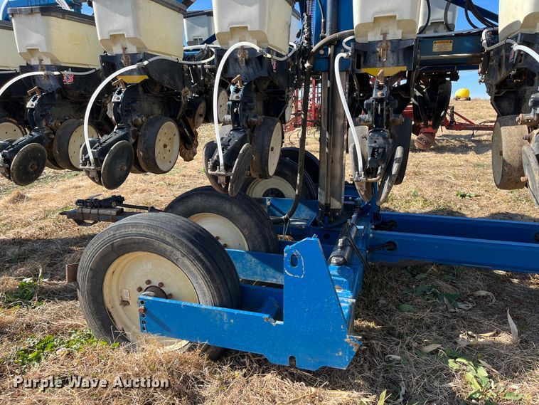 image for item DR7345 Kinze 3600  planter