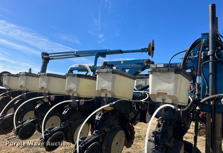 image for item DR7345 Kinze 3600  planter