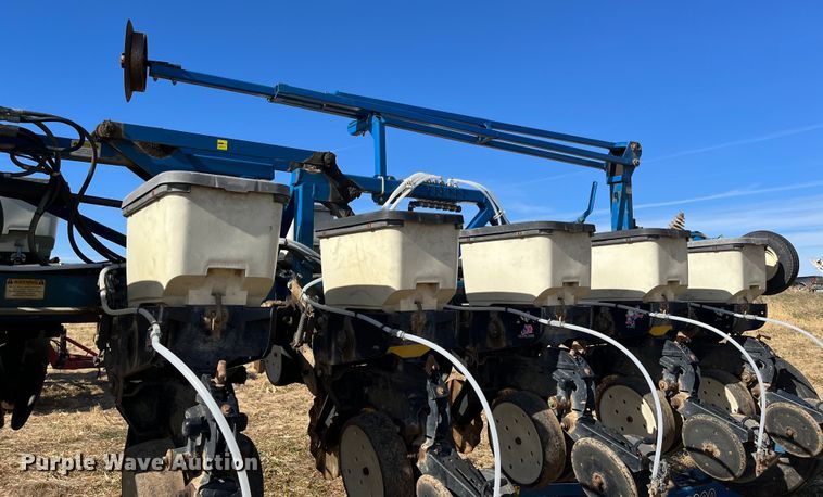 image for item DR7345 Kinze 3600  planter