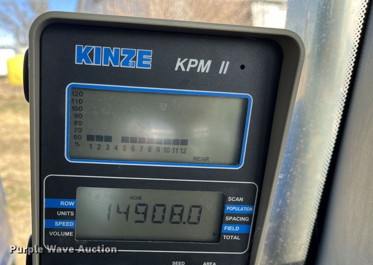 image for item DR7345 Kinze 3600  planter