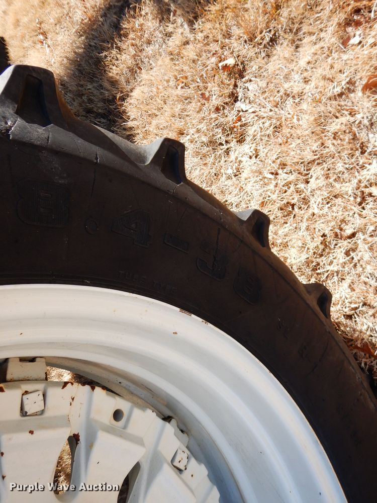 image for item DS6289 1993 Ford 8630  tractor