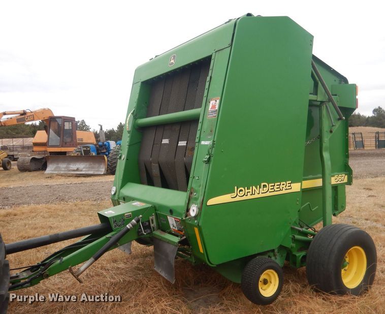 image for item HQ9521 2002 John Deere 567  round baler
