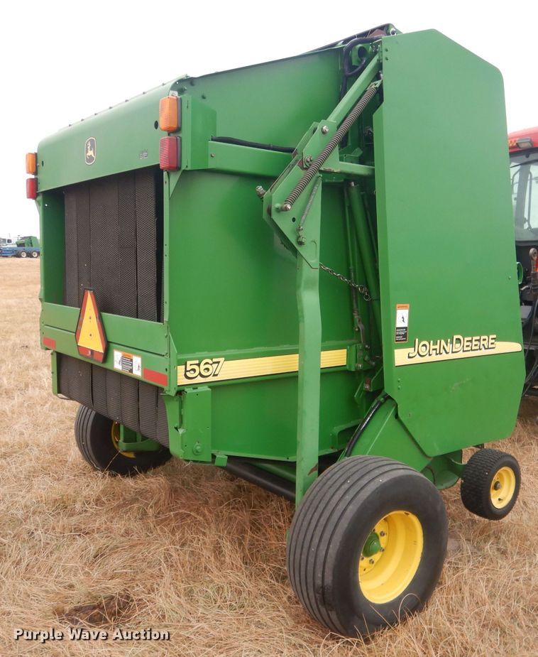 image for item HQ9521 2002 John Deere 567  round baler