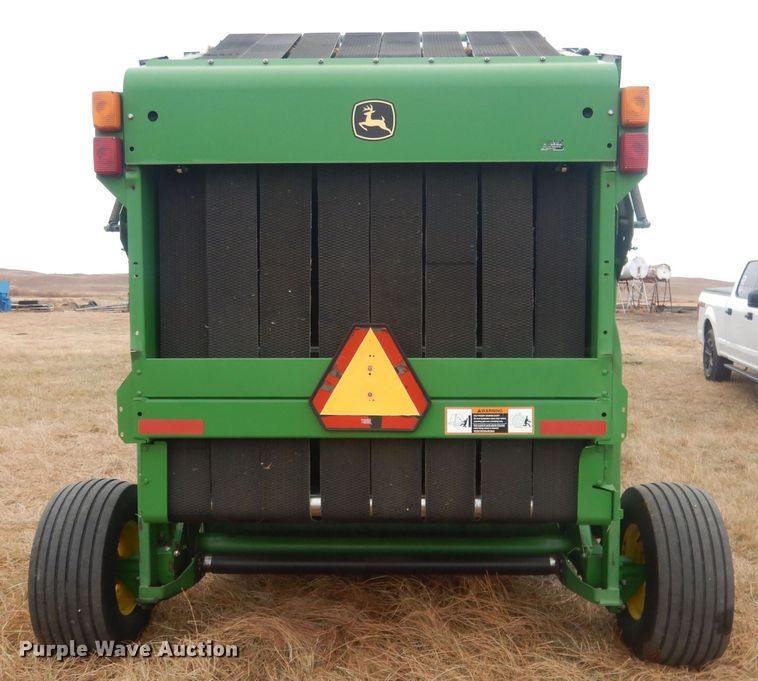 image for item HQ9521 2002 John Deere 567  round baler