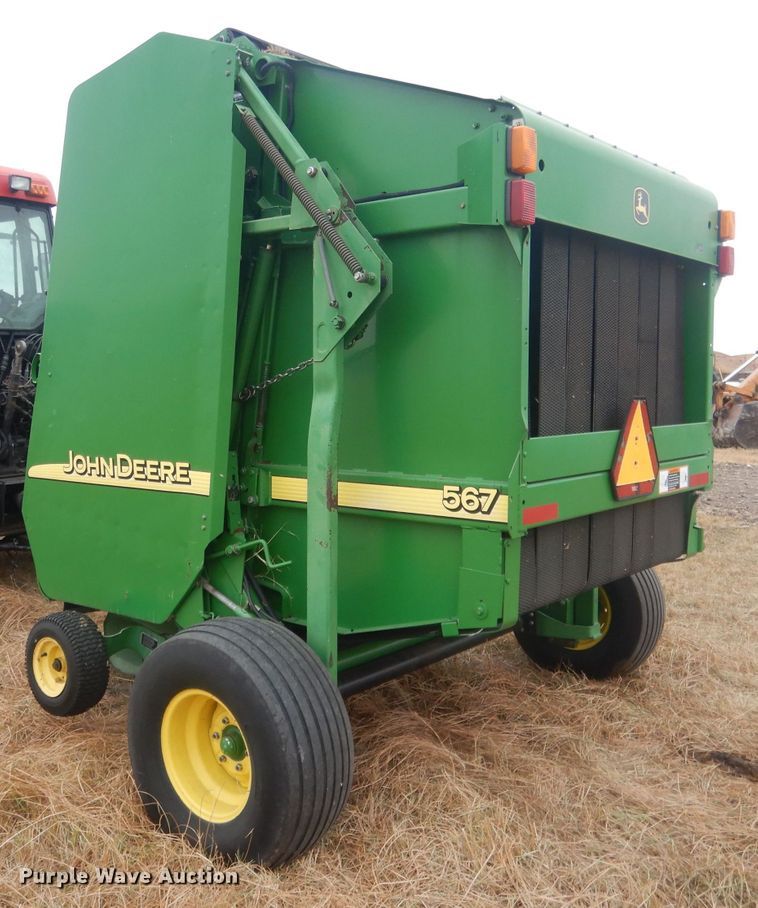 image for item HQ9521 2002 John Deere 567  round baler