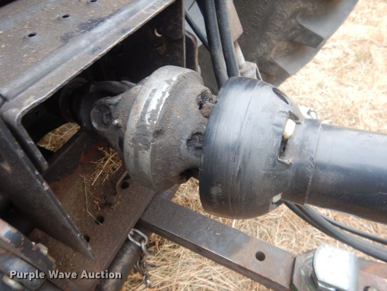 image for item HQ9521 2002 John Deere 567  round baler