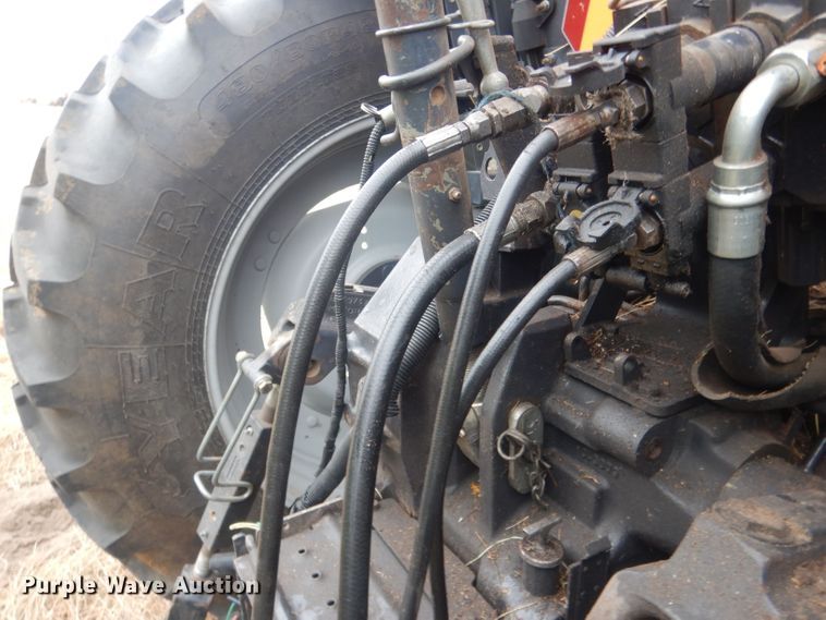 image for item HQ9521 2002 John Deere 567  round baler