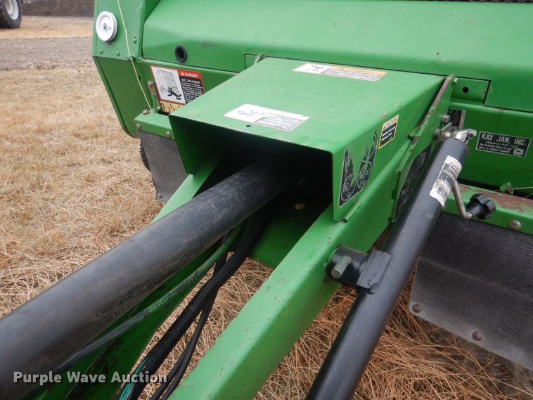 image for item HQ9521 2002 John Deere 567  round baler
