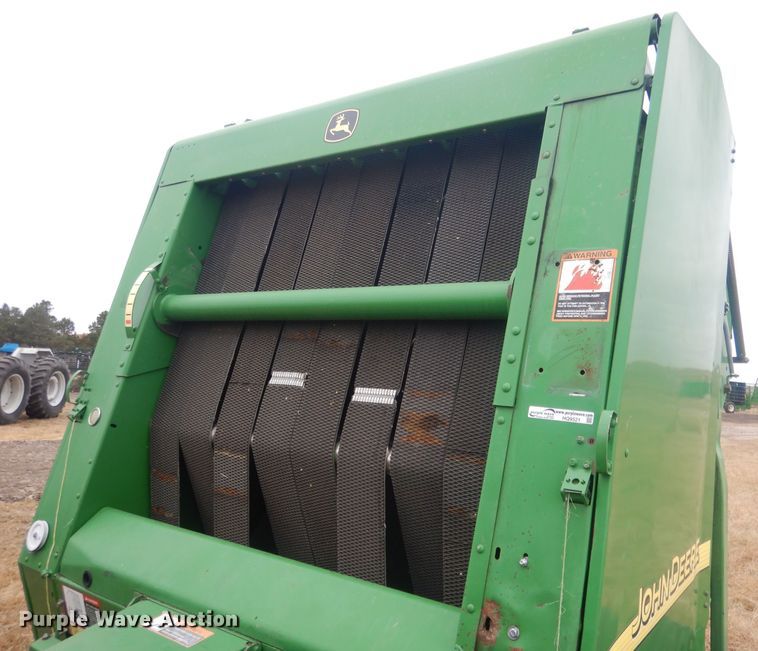 image for item HQ9521 2002 John Deere 567  round baler