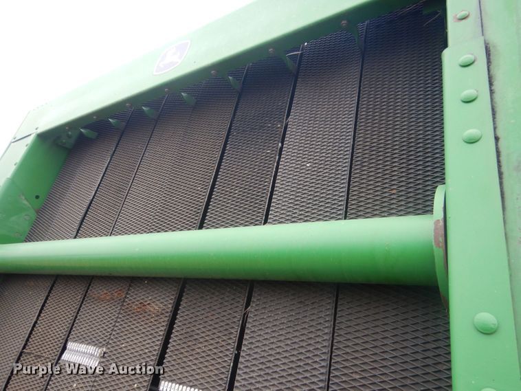 image for item HQ9521 2002 John Deere 567  round baler