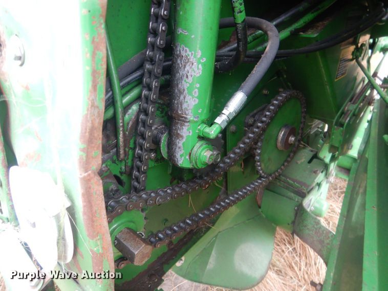image for item HQ9521 2002 John Deere 567  round baler