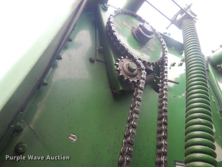 image for item HQ9521 2002 John Deere 567  round baler