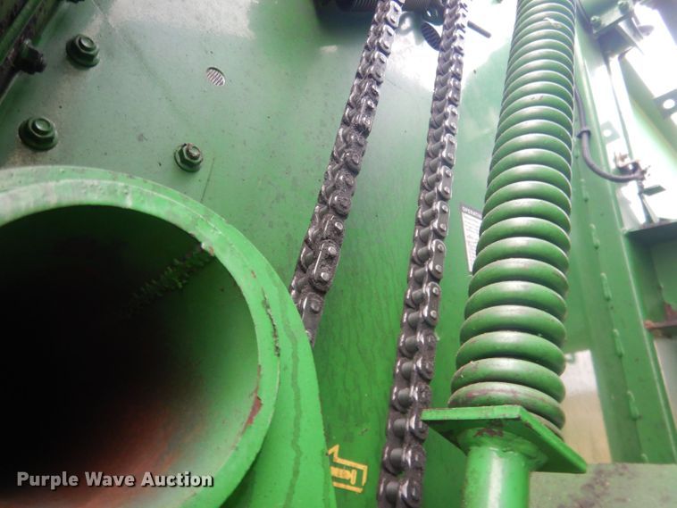 image for item HQ9521 2002 John Deere 567  round baler