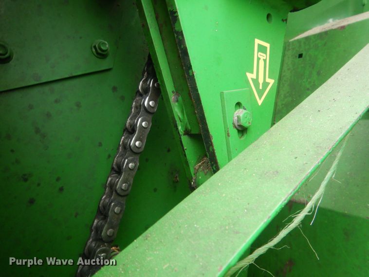 image for item HQ9521 2002 John Deere 567  round baler