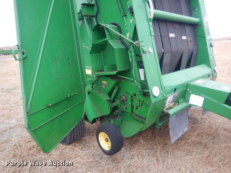 image for item HQ9521 2002 John Deere 567  round baler