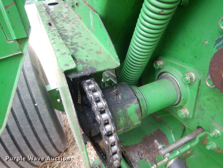 image for item HQ9521 2002 John Deere 567  round baler