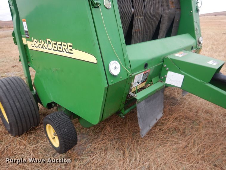 image for item HQ9521 2002 John Deere 567  round baler