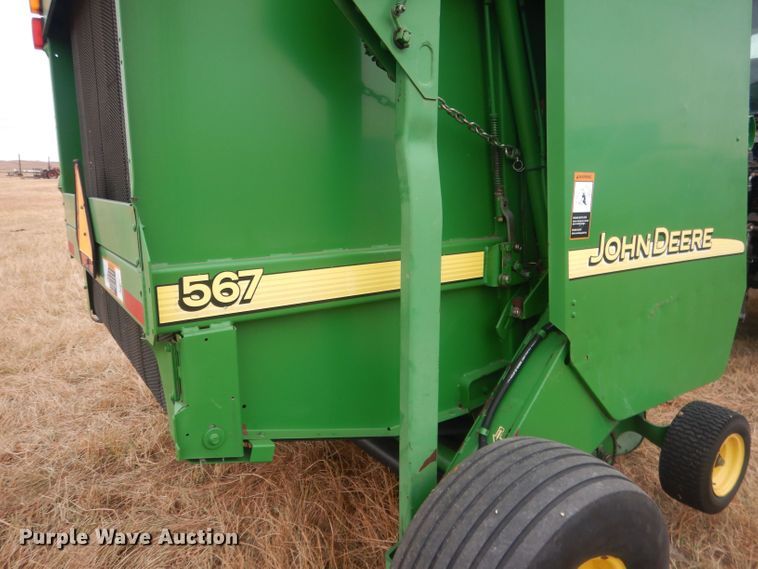 image for item HQ9521 2002 John Deere 567  round baler